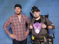 Kemp pranking 'Arrow' star by wearing shirt for the 'wrong' superhero archer